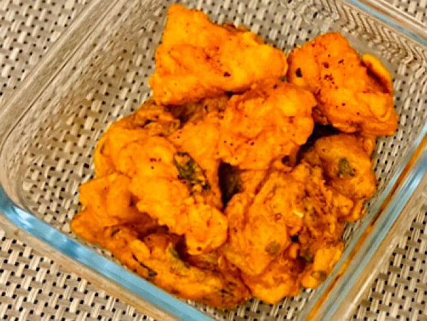 Potato Spinach Fritters  (Aloo Palak Pakoray)